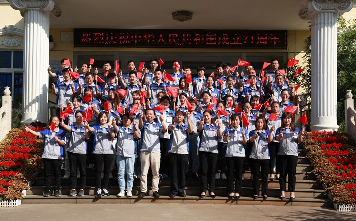 山東金格瑞歌唱祖國，共迎中秋國慶.jpg