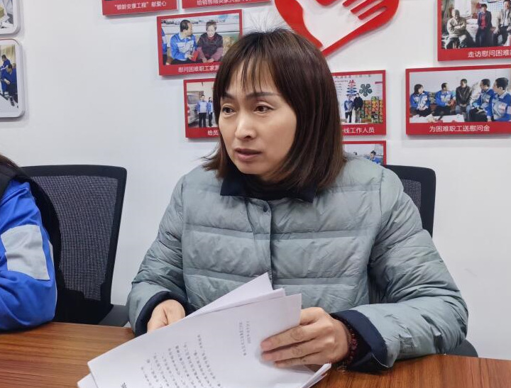 “我們不僅可以解決職工文體活動(dòng)問(wèn)題，同時(shí)根據(jù)職工生活工作各方面的的合理需求，線(xiàn)上線(xiàn)下工會(huì)收集，發(fā)揮黨工團(tuán)合力，一件一件地推動(dòng)辦理、一項(xiàng)一項(xiàng)地協(xié)調(diào)解決。”集團(tuán)工會(huì)副主席、工事共辦副組長(zhǎng)雷廣妮說(shuō)道。.jpg